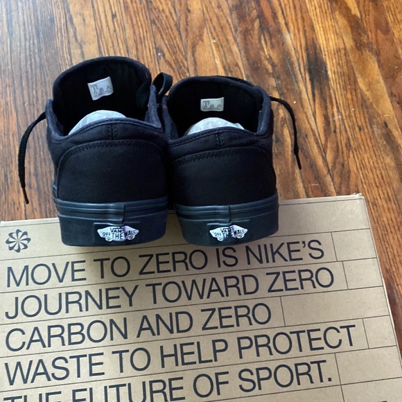 Vans - Picture 5 of 6